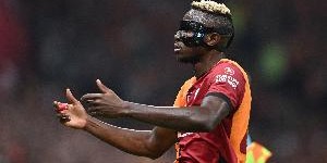 记者：奥斯梅恩与加拉塔萨雷就一份3+1合同达成协议