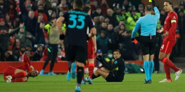 333体育|电竞-官方网站-名宿：裁判无视物理定律 罚下桑切斯毁了比赛