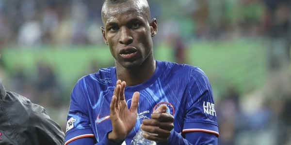 333体育|电竞-官方网站-记者晒杰克逊与经纪人登机视频：球员即将前往慕尼黑进行体检